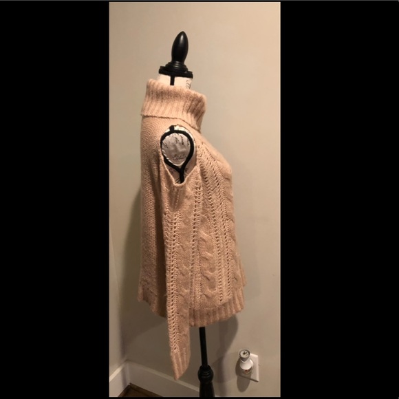 Apricot Elodie cut out turtleneck sweater - Picture 8 of 9